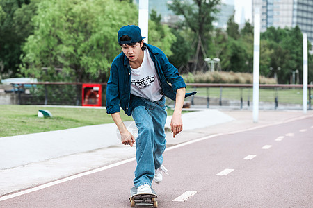 德转中后卫身价排行：库巴西、萨利巴、巴斯托尼8000万欧元领跑