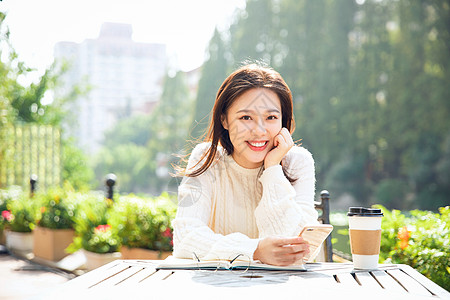 人休闲甜美女大学生形象背景