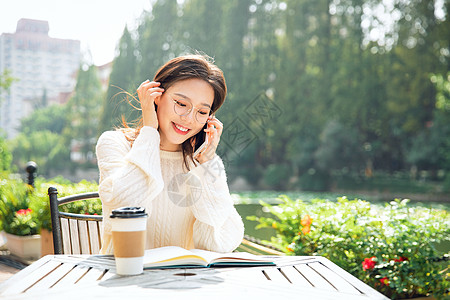 女大学生打电话高清图片