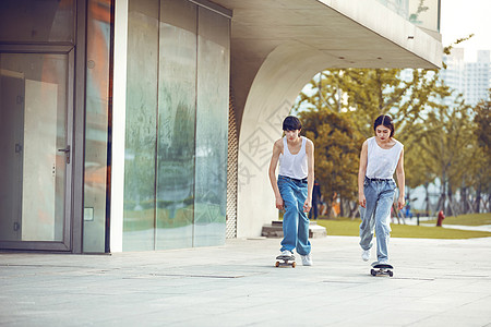 世体：克里斯滕森今天与弗里克协商后训练提前离场，并未受伤