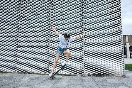 深圳城市滑板女孩背景