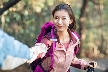 女生户外徒步登山形象高清图片