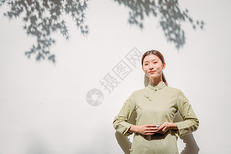 古风素衣美女喝茶图片