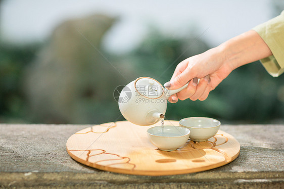 古风素衣美女泡茶图片