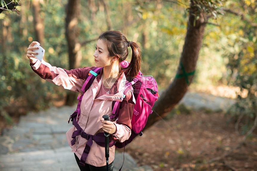 登山女性自拍图片