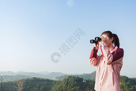 望眼镜看风景的女生背景图片