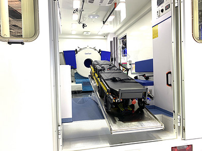 上海会展馆移动CT救护车背景图片