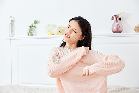 疲劳年轻女性居家美女肩膀痛背景