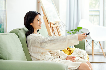 室内客厅美女居家看电视背景