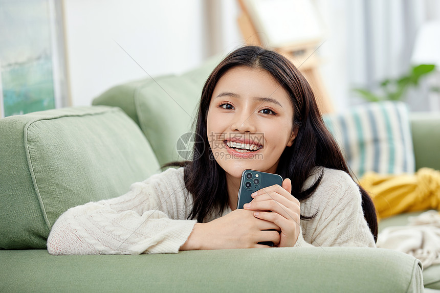 年轻居家美女图片