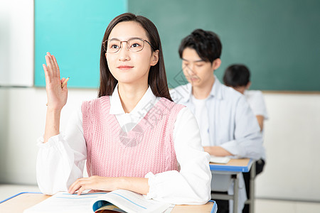 青年男女认真学习考研图片