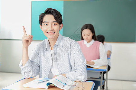 青年男女学习考研图片