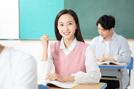 青年男女学习考研图片