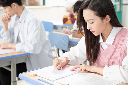 青年学生青年大学生考试考研背景