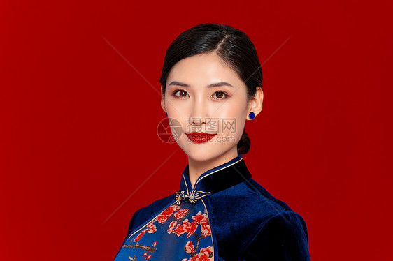 中国风旗袍美女图片