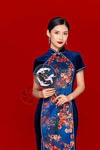 中国风旗袍美女拿扇子背景