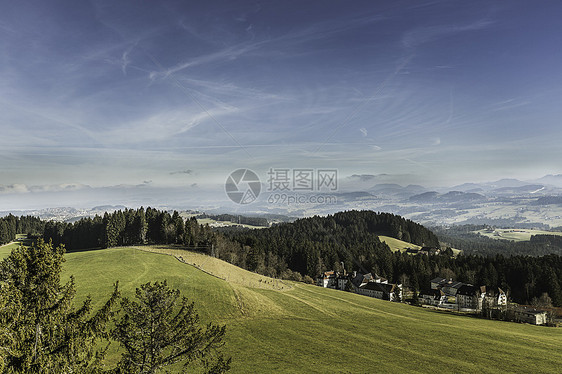 德国阿尔高远山丘陵景观图片