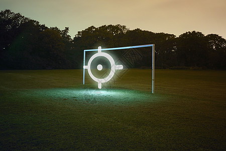 带发光目标符号的足球球门背景图片