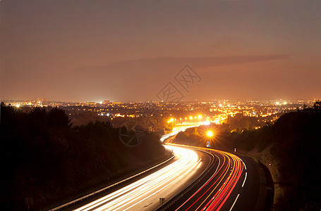 法国图卢兹夜间道路交通图片