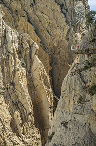 西班牙马拉加El Chorro Caminito del Ray陡峭峡谷的俯视图图片