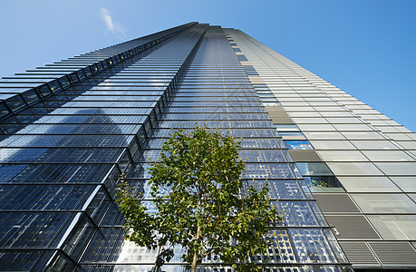 英国伦敦市Heron Tower上的太阳能电池高清图片