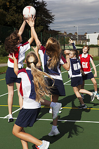 阿尔瓦雷斯数据：3次射门打进1球，错失1次机会，评分7.7全场最高