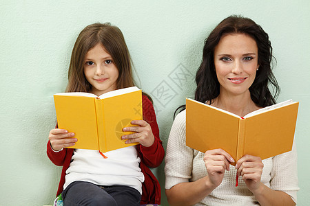 母女读书小学生高清图片素材