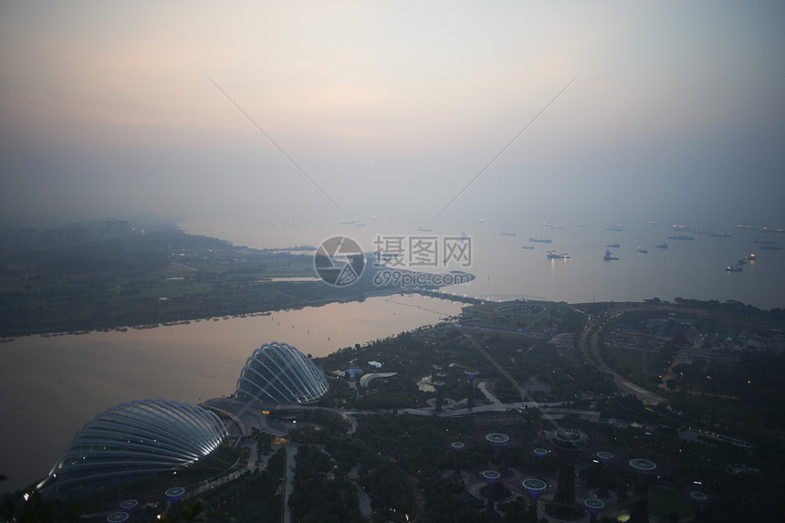 新加坡黎明时分的城市海岸线景观图片