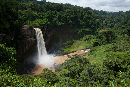 喀麦隆沿海地区的Ekom瀑布图片