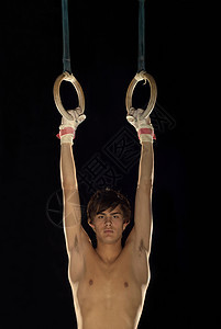 吊环运动员图片