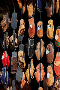 摩洛哥伊萨乌伊拉麦地那一家商店出售的拖鞋图片