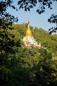 缅甸萨甘山上的一座宝塔图片