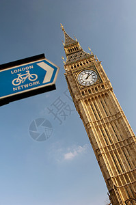 英国伦敦的大本钟和自行车公共信息标志背景图片