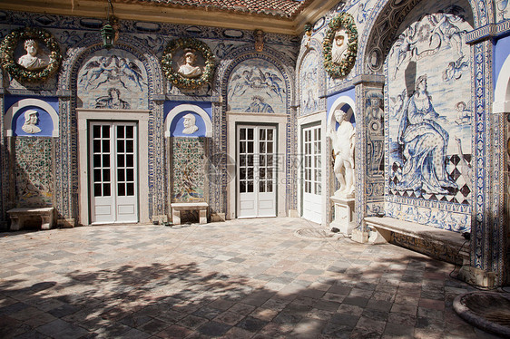 佛朗蒂拉宫花园里的蓝色琉璃瓷砖图片
