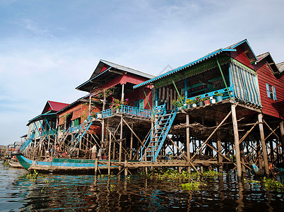 柬埔寨大洞里萨湖上的Kompong Phluk浮村图片