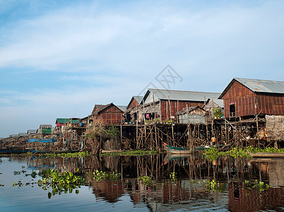 柬埔寨大洞里萨湖上的Kompong Phluk浮村图片