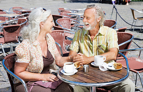 夫妇咖啡馆喝咖啡图片