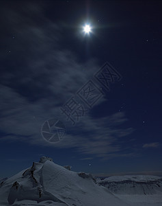 雪山顶上的星星图片