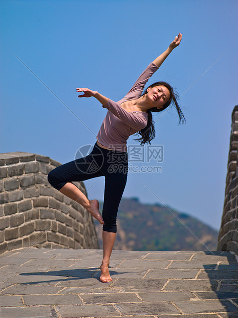 长城跳舞的女人图片