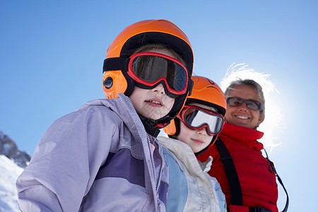 滑雪头盔女孩滑雪背景