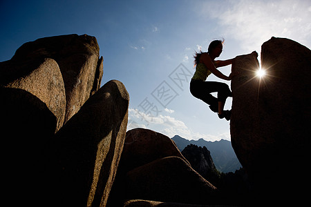 攀岩绳女子攀岩剪影背景