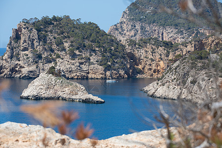 西班牙伊比沙岛岩石海岸线景观图片