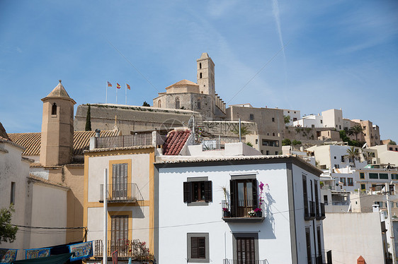 西班牙伊比沙岛古城历史性山坡建筑景观图片