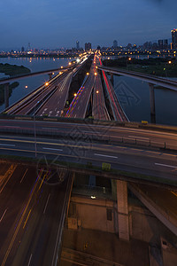台北黄昏时的高架公路图片
