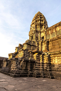 柬埔寨暹粒吴哥窟寺庙庭院日出图片