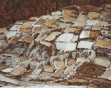 秘鲁圣谷马拉斯山脉盐矿景观图片