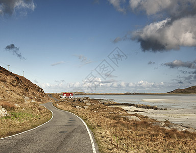 英国苏格兰赫布里底群岛巴拉岛海岸公路蜿蜒图片