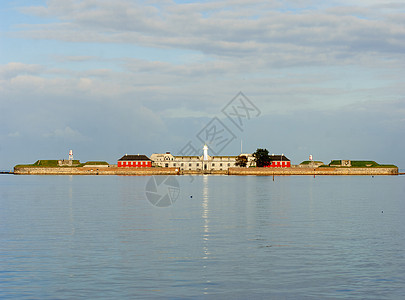 丹麦哥本哈根港黄昏时分的特雷克纳要塞图片