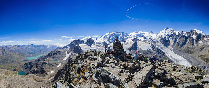 瑞士恩格丁贝尔斯山和雪山全景图片