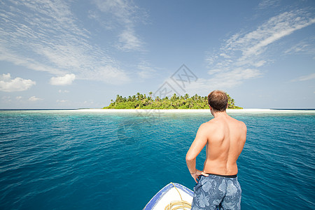 马尔代夫南胡瓦杜环礁Baughagello岛带船人图片